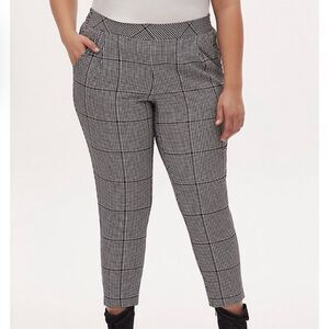 Torrid Black & White Houndstooth Plaid PullOn Stretch Crepe Tapered Pant Size 1X